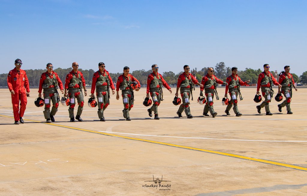 Suryakiran_IAF's tweet image. Walking towards the weekend like….
Time to throttle back and relax a little after an intense week of precision training!
#suryakiranaerobaticteam #suryakiran_iaf #aerobatics #formation #indianarmedforces #india #asia #airshow #SKAT #pilot #aviationdaily #aviation #sky #action