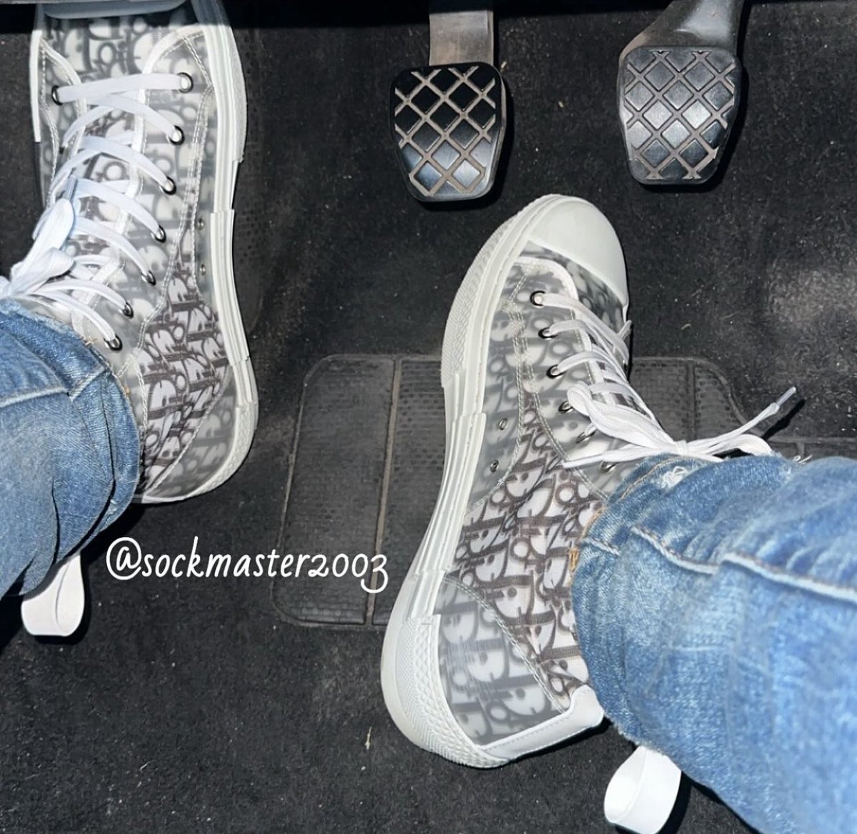 DutchArab2003's tweet photo. #gayfeetfetish #gayfeet #gay #feet #sockfetish #fetish #gaysockfetish #whitesocks #whitesocksfetish #dirtysocks  #blacksock #blacksocks  #blacknikesocks #bigfeet #bigfeetfetish  #gayfeet #size45 #size11 #gaysocks #socksfetish #feetfetish #feet #shoefetish #shoes #socks #whitesock https://t.co/moBV4V4Dio