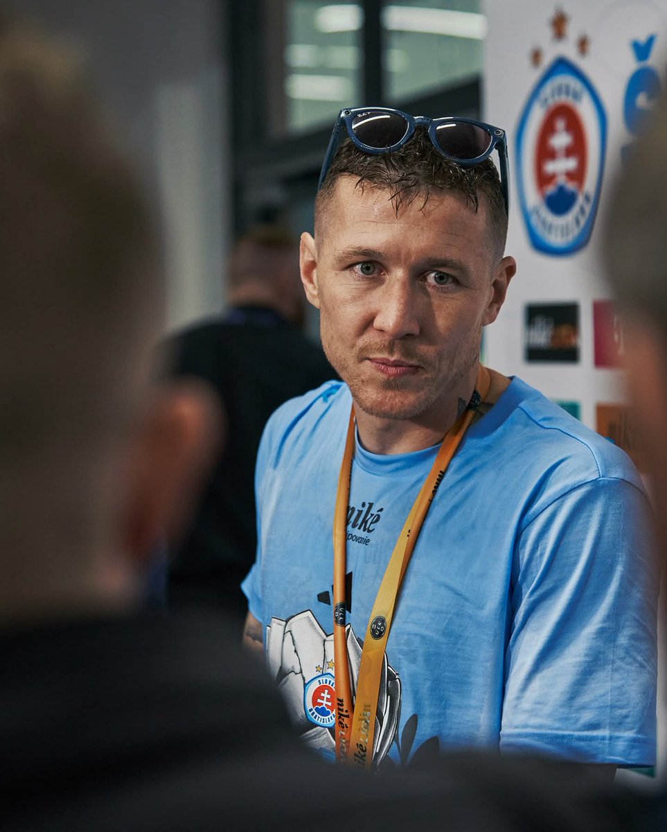 VeronaArb's tweet image. بعد الاعتزال دوليًا، أعلن السلوفاكي يوراي كوتسكا (38 سنة) لاعب وسط جنوى، ميلان و بارما السابق اعتزاله اللعب نهائيًا بعد انتهاء عقده مع فريقه الحالي سلوفان براتيسلافا السلوفاكي. 🇸🇰🔚
#SerieA #Kucka