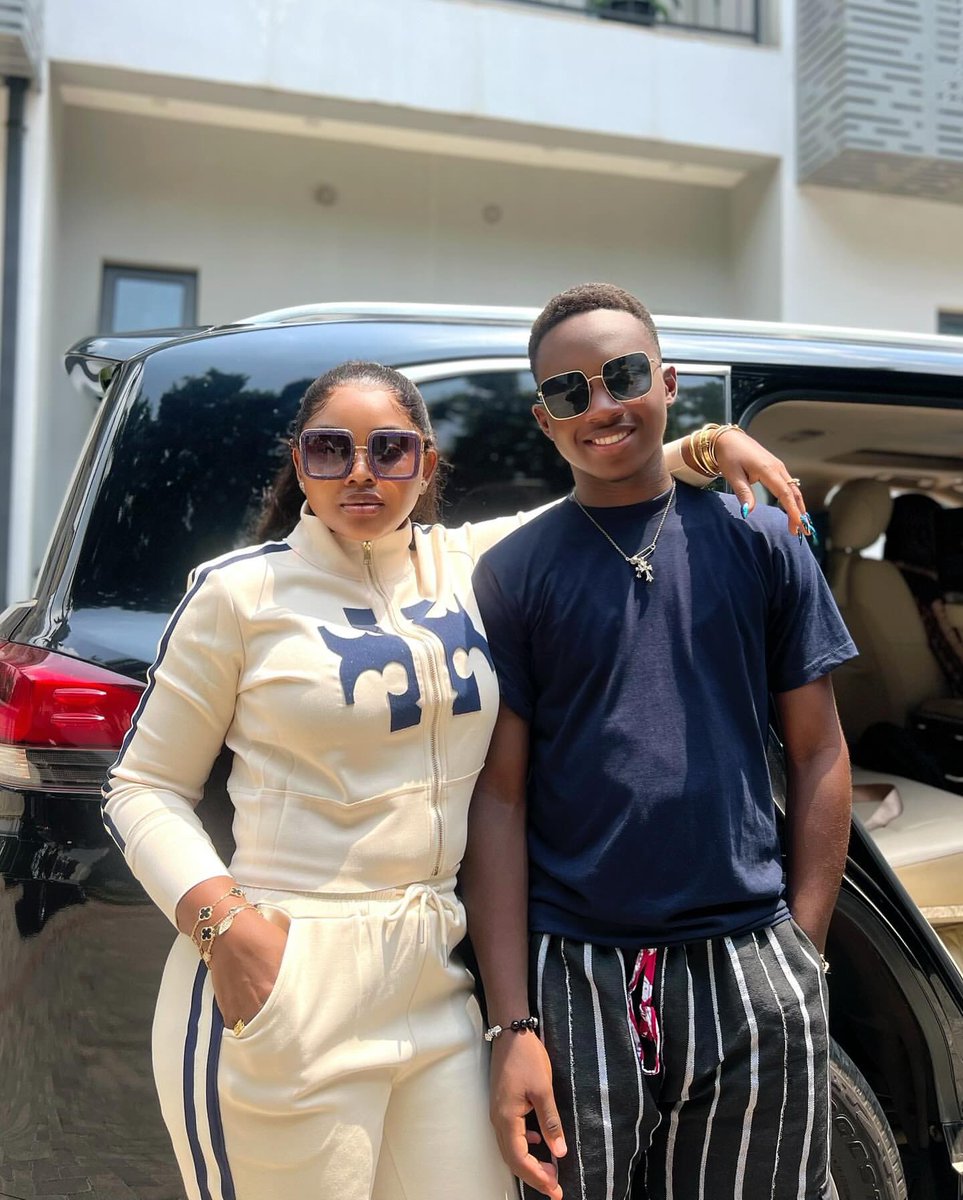 realmercyaigbe's tweet photo. Life since I became Juwonโs Manager ๐๐ชญ
The Coolest Manager/Talent Duo ever! ๐
My Outfit from my fashion store @mag_divas โค๏ธ
#outandabout #momagerlife #brandinfluencer #omomercy #proudmomma https://t.co/wojKvzmxZU