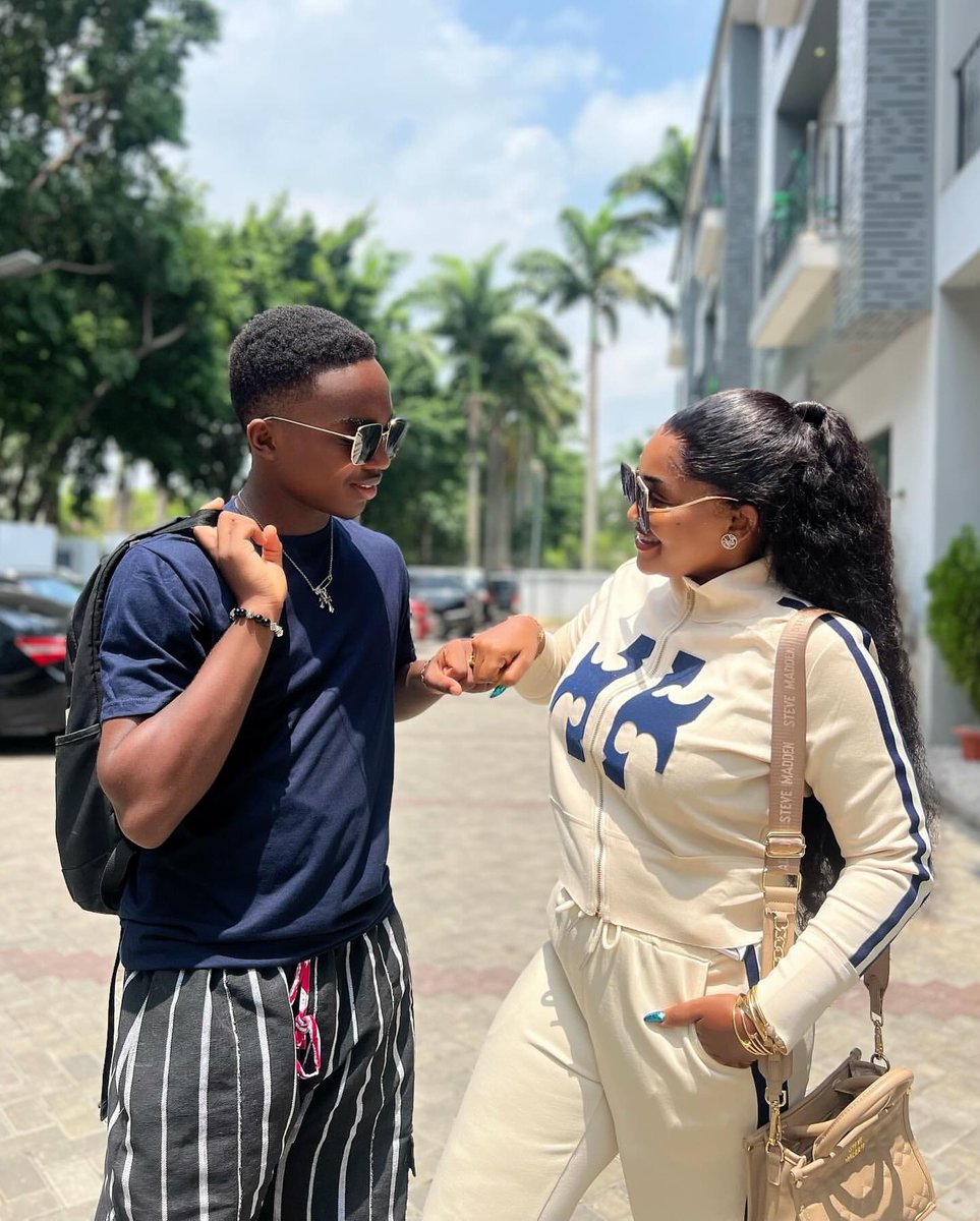realmercyaigbe's tweet photo. Life since I became Juwonโs Manager ๐๐ชญ
The Coolest Manager/Talent Duo ever! ๐
My Outfit from my fashion store @mag_divas โค๏ธ
#outandabout #momagerlife #brandinfluencer #omomercy #proudmomma https://t.co/wojKvzmxZU