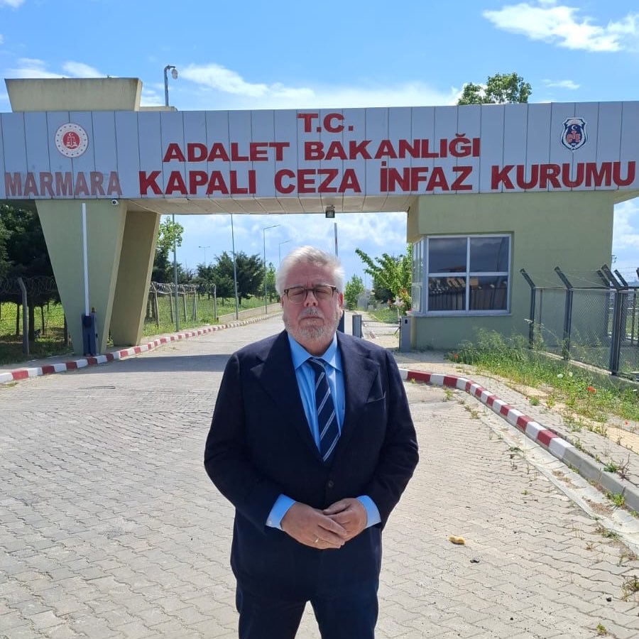 Socialistas Europarl (@socialistas_pe) on Twitter photo 🇹🇷<a href="/NachoSAmor/">Nacho Sánchez Amor</a> ha visitado en prisión al alcalde de Estambul, Ekrem İmamoğlu.
Le ha trasladado la solidaridad del Parlamento Europeo. Su situación ha sido condenada rotundamente en el informe sobre Turquía del que es ponente Sánchez Amor.
🔗 socialistas-parlamentoeuropeo.eu/nacho-sanchez-… 🇹🇷<a href="/NachoSAmor/">Nacho Sánchez Amor</a> ha visitado en prisión al alcalde de Estambul, Ekrem İmamoğlu.
Le ha trasladado la solidaridad del Parlamento Europeo. Su situación ha sido condenada rotundamente en el informe sobre Turquía del que es ponente Sánchez Amor.
🔗 socialistas-parlamentoeuropeo.eu/nacho-sanchez-…
