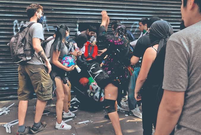 Cuando sea presidente, se acabará la impunidad para los saqueadores. No importa si se escudan en una protesta o si aprovechan un accidente en carretera: todo acto de rapiña será tratado como lo que es —un robo—, y tendrá consecuencias penales claras y firmes.

Hemos normalizado