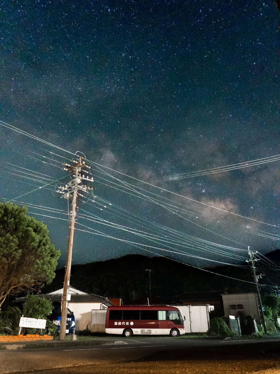 明日で修学旅行は終わりというのに星空の綺麗さに気づいたのが今日だった

こっそりホテルを抜け出して撮った一枚

Shot onFX3