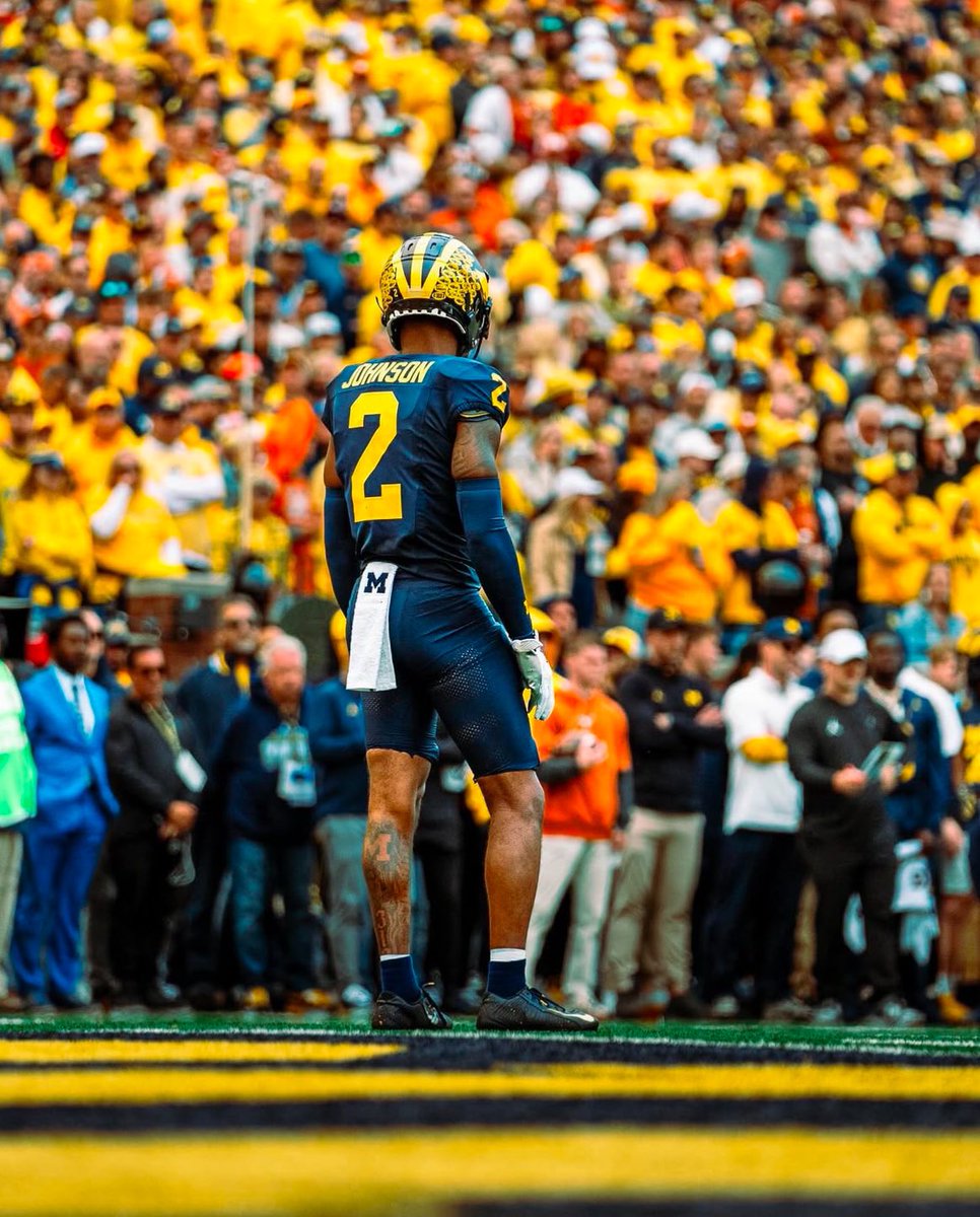 After an amazing conversation with <a href="/CoachLMorgan/">LaMar Morgan</a> i’m humbled and blessed to receive an offer from <a href="/UMichFootball/">Michigan Football</a> 
💛 #AGTG <a href="/CALLMEDBEST/">Dee Best</a> <a href="/DBoyzFootball/">Dudley Football</a> @RivalsFriedman <a href="/ChadSimmons_/">ChadSimmons</a> @RivalsWardlaw 
<a href="/CoachShep_6/">K Shepherd</a> 
<a href="/247recruiting/">247Sports Recruiting</a>