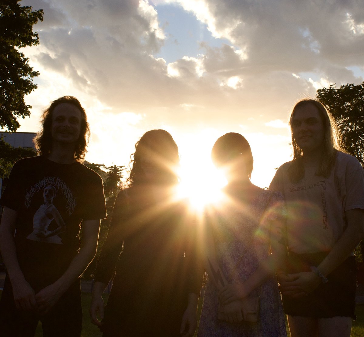 shines at you radiantly &amp; blindingly  with the light of heaven 

📷 Alana Wool
