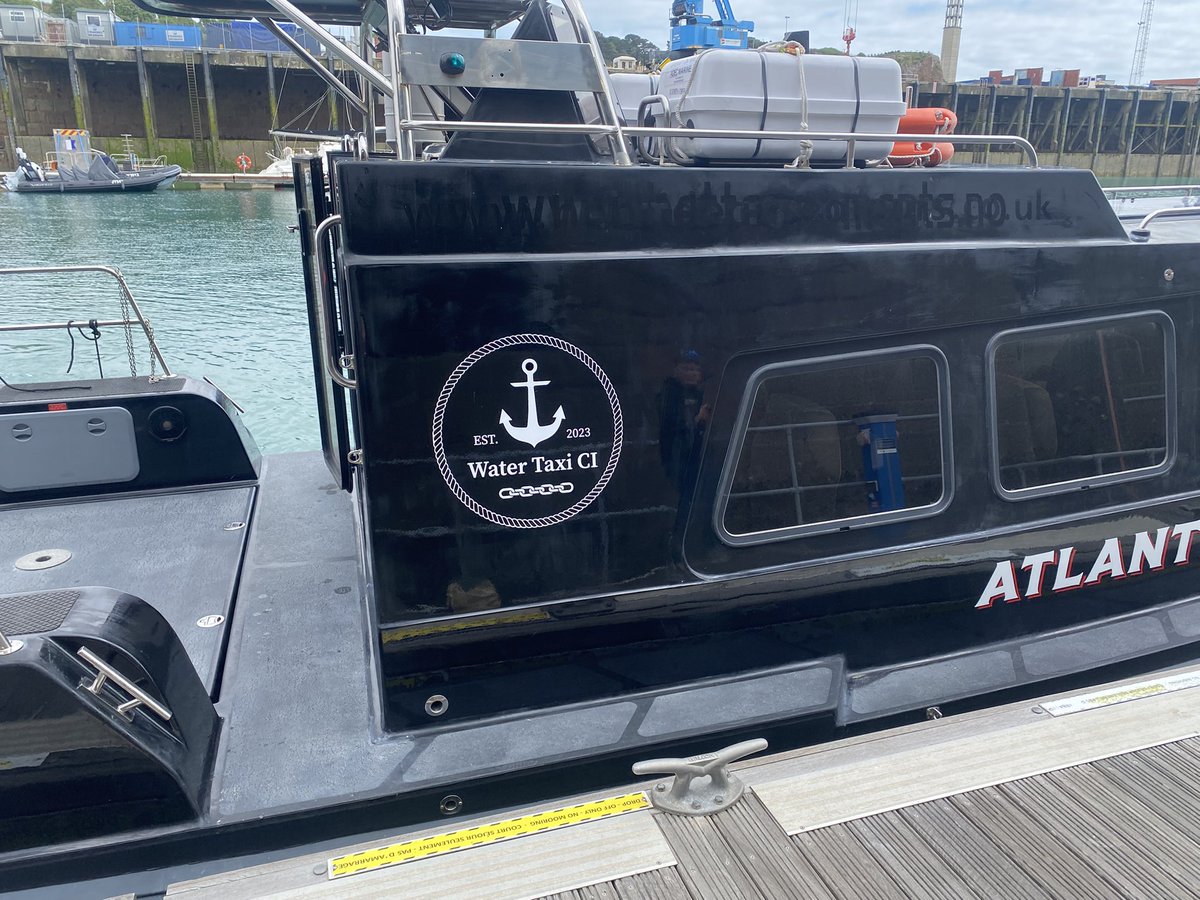 PRGraphicsJY's tweet image. Mission today…..create logo graphics for watertaxici.co.uk
Really pleased with them. 
So, thankfully, is the customer! 😅