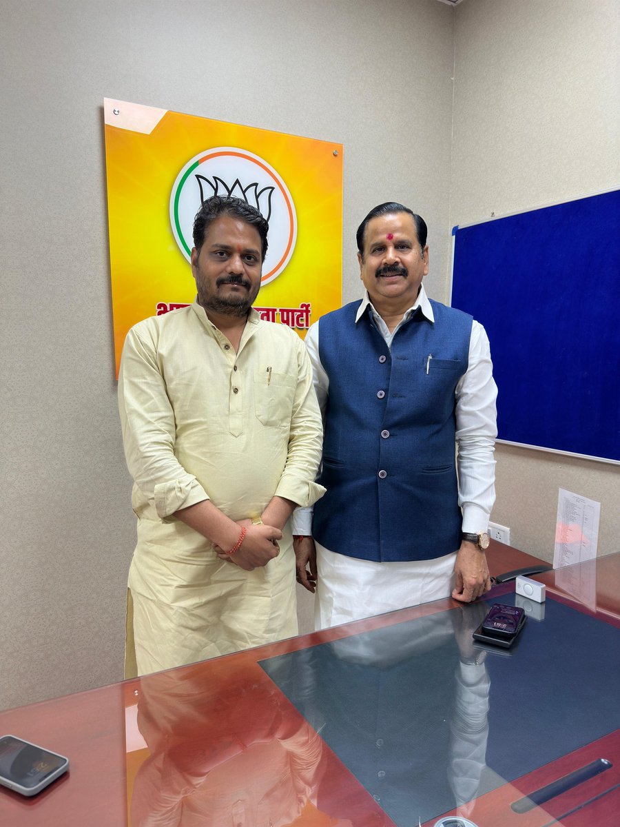 Vaibhav Pawar (@vaibhavpawarmp) on Twitter photo आज भारतीय जनता पार्टी प्रदेश कार्यालय भोपाल में बैठक के पश्चात मध्य प्रदेश भाजपा के प्रभारी आदरणीय श्री महेंद्र सिंह जी भाईसाहब से भेंट कर उनका मार्गदर्शन प्राप्त किया ।
<a href="/bjpdrmahendra/">Dr. Mahendra Singh</a> आज भारतीय जनता पार्टी प्रदेश कार्यालय भोपाल में बैठक के पश्चात मध्य प्रदेश भाजपा के प्रभारी आदरणीय श्री महेंद्र सिंह जी भाईसाहब से भेंट कर उनका मार्गदर्शन प्राप्त किया ।
<a href="/bjpdrmahendra/">Dr. Mahendra Singh</a>