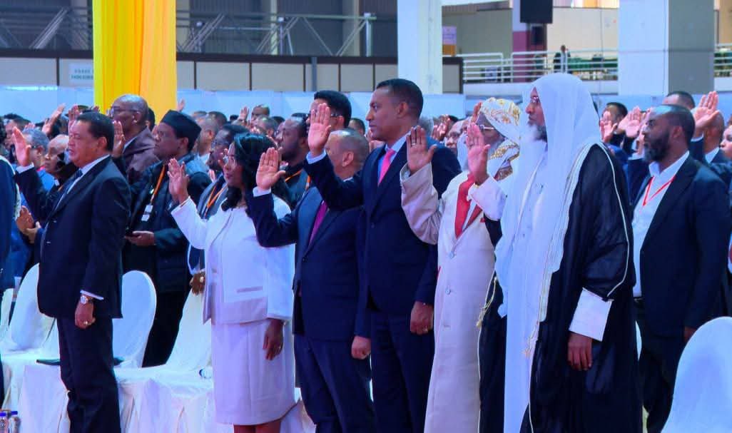 የአገር ውስጥና የውጭ ዲያስፓራ ኢትዮጵየያውያንን አንድነት በማጠናከርና  በልዩነቶች ላይ ድልድይ በመስራት የአገራችንን ብልጽግና ልናረጋግጥ የምንችለው ሁሉንም ያካተተ ብሔራዊ ምክክር ማድረግ ስንችል ነው! #Ethiopia #NationalDialogue <a href="/USCIRF/">USCIRF</a>