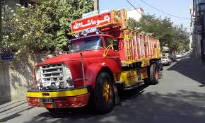 اون روزای سخت جنگ تو بودی که تک و تنها به  دل جاده می زدی و برای جبهه آذوقه و مهمات    می بردی ... حالا تو همون خوش غیرت هستی که نمیگذاری کالاهای اساسی مردم تواین وضعیت بلاتکلیف بمونه ...
#خوش_غیرت
#مطالبه_کامیونداران