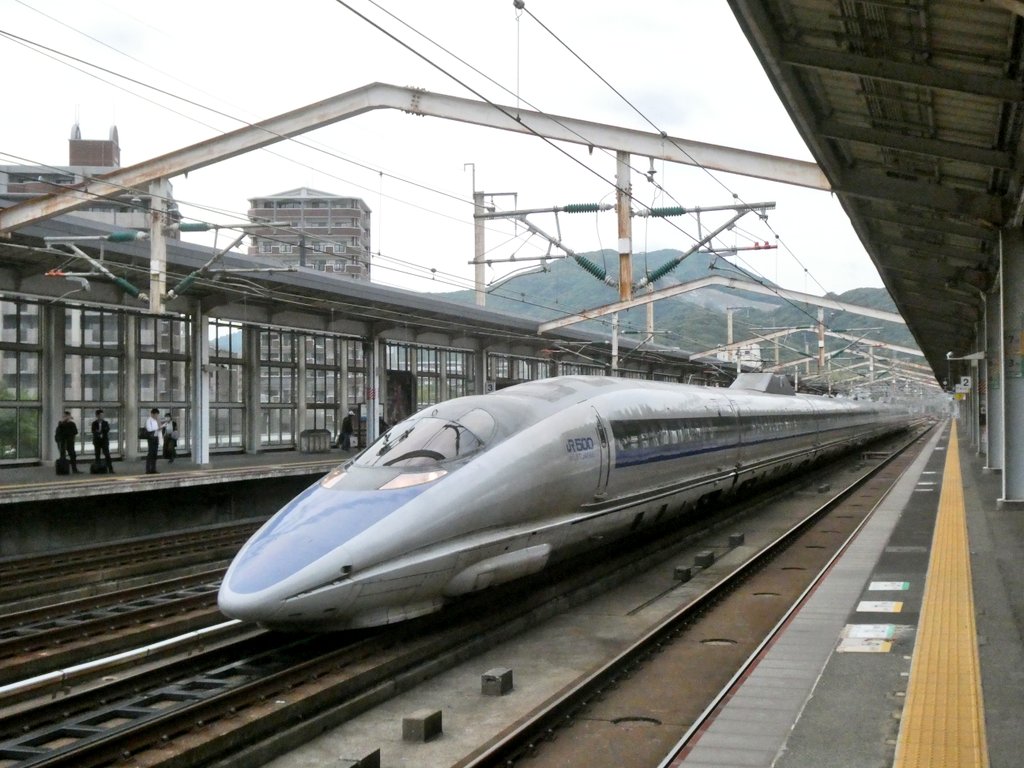 昨日の撮影から ５

新下関でチョッパー新幹線を見送ったら今回の最大の目的だった撮影に入ります

まずはP4編成を追いかけて通過していく500系（V3編成）から

昼食を挟み後半戦は、山陽で試運転中のJ0編成（N700S）に始まり、P4編成が通過した後、500系も再度通過します

大満足の撮影となりました