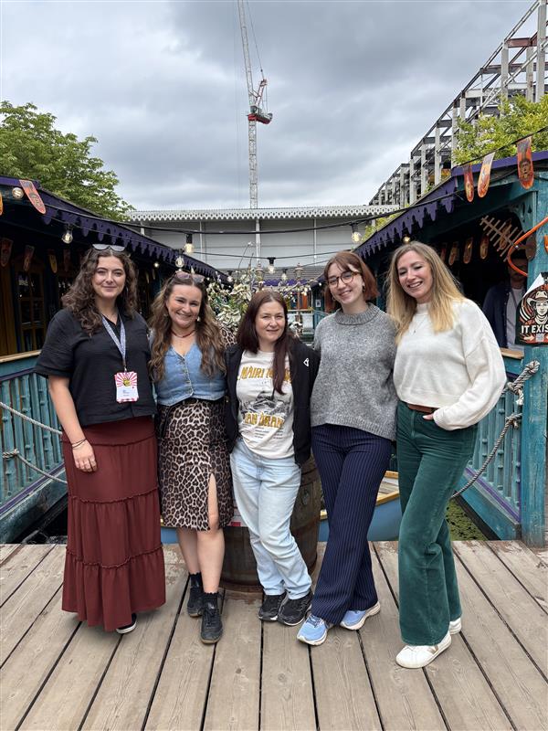 MGALBA's tweet image. Bha buidheann bho MG ALBA ann an Lunnainn airson tachartas mu margaidheachd nam meadhanan sòisealta an t-seachdain sa chaidh!🤳

A group from MG ALBA’s digital team were in London last week for a social media marketing event with @social_day 🙌