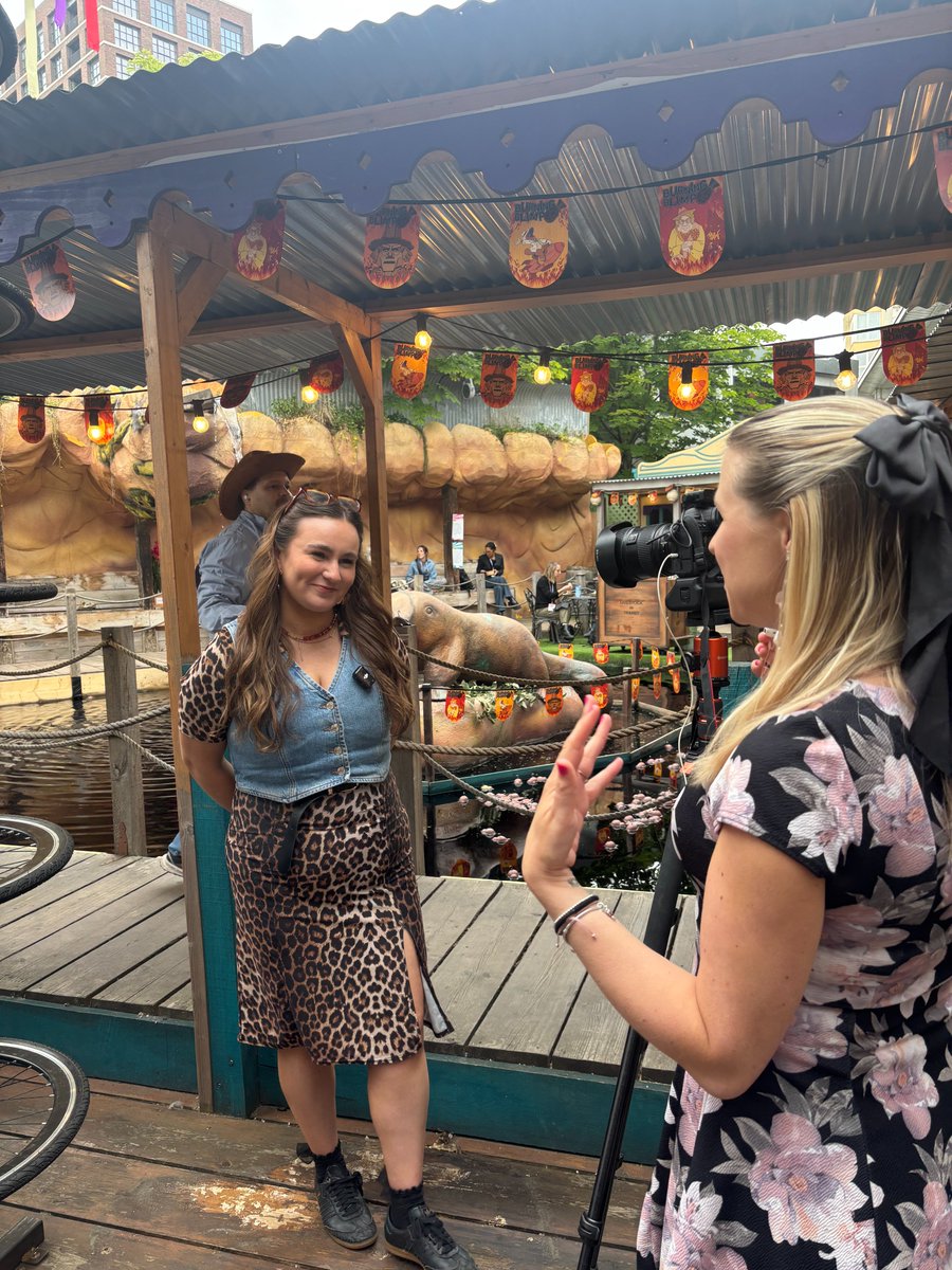 MGALBA's tweet image. Bha buidheann bho MG ALBA ann an Lunnainn airson tachartas mu margaidheachd nam meadhanan sòisealta an t-seachdain sa chaidh!🤳

A group from MG ALBA’s digital team were in London last week for a social media marketing event with @social_day 🙌