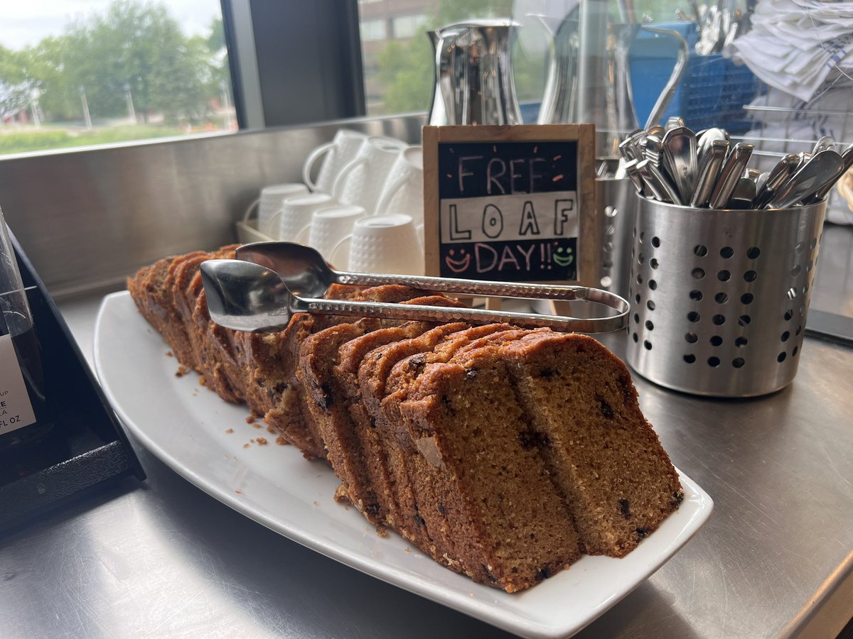 stone4710's tweet photo. Yo its free loaf day again #simonscenter #2ndAnnual https://t.co/tR3Tka60kB