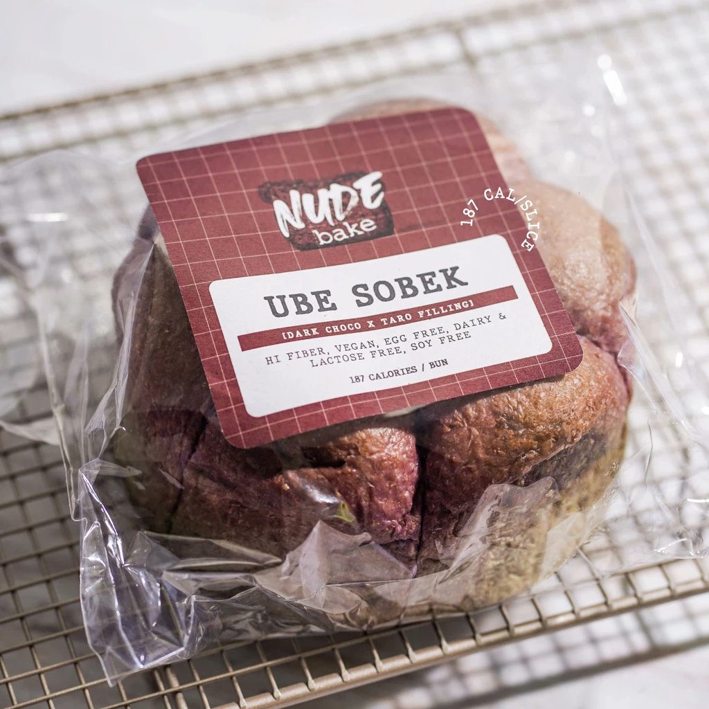 NusaJawa_ID's tweet image. Siap-siap terkesima dengan perpaduan rasa unik! 💜🍫🍠 NUDE BAKE Vegan Ube Sobek Melted Dark Choco x Taro Filling. Roti sobek lembut gandum utuh dengan lelehan cokelat hitam &amp;amp; isian taro ubi ungu.

tinyurl.com/NSVeganTaro

#NUDEBake #UbeSobek #VeganBread #DarkChocolate