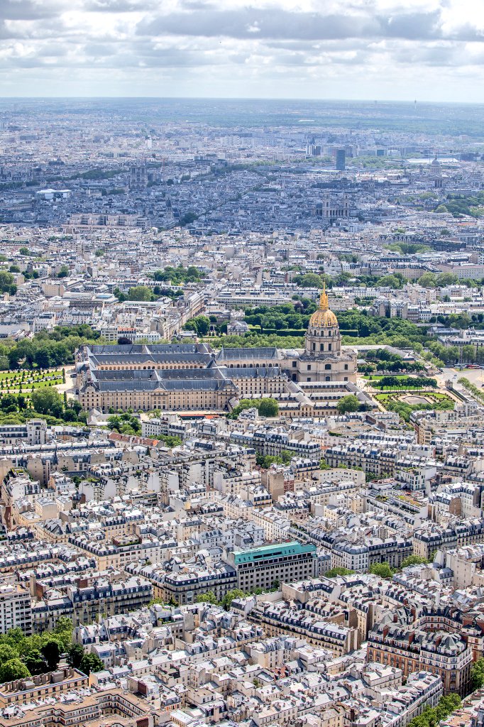 Une vue imprenable du sommet de la tour Eiffel sur les Invalides de Louis XIV...
via <a href="/LaTourEiffel/">La tour Eiffel</a> #Paris #photo <a href="/worthSeeingPic/">Worth Seeing Picture ©</a>
