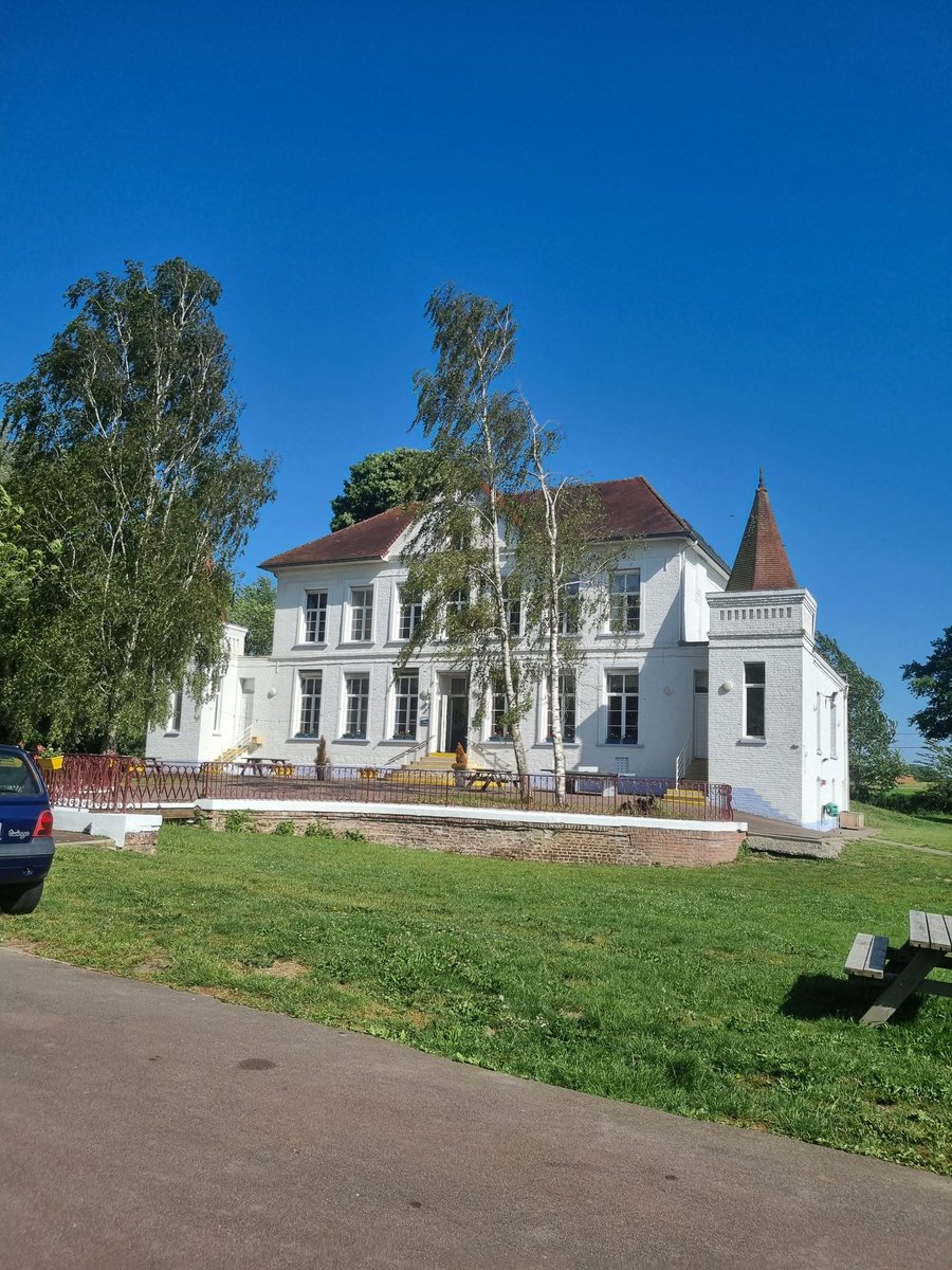 MCHSModLang's tweet photo. After a long journey we made it to the Château! Time to relax and enjoy the French sunshine 🌞 https://t.co/IKN5oABgaC