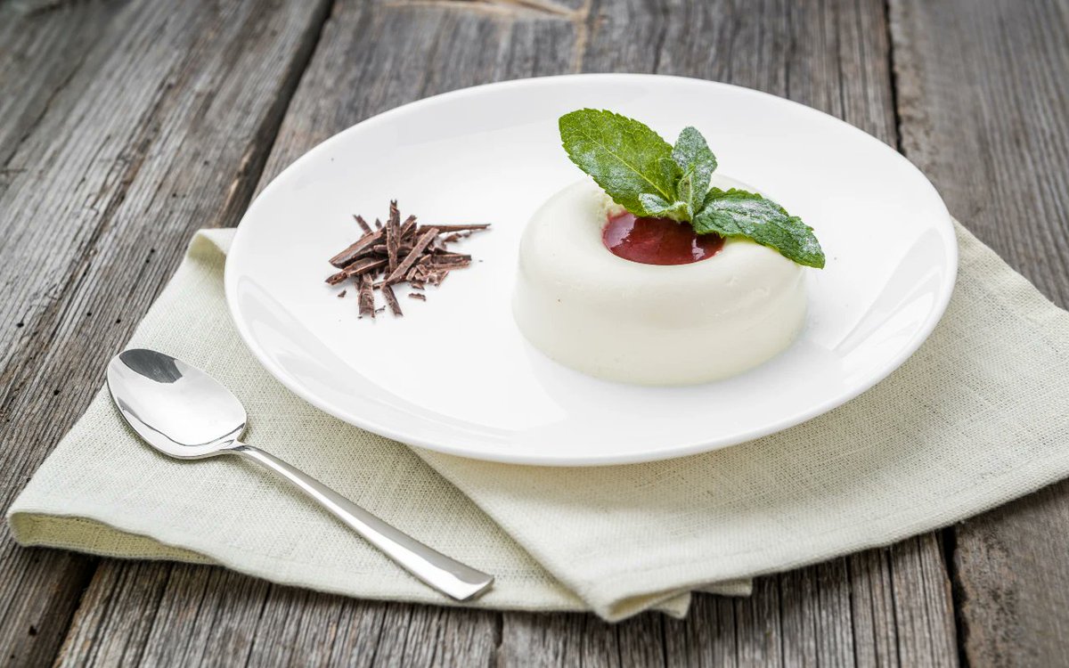 rezeptheft.at/rezepte/panna-… 
Panna Cotta – Cremiges italienisches Dessert mit feinem Aroma
Die einfache Zubereitung macht Panna Cotta zu einem beliebten Dessert, das mit wenigen Zutaten auskommt und trotzdem edel wirkt.