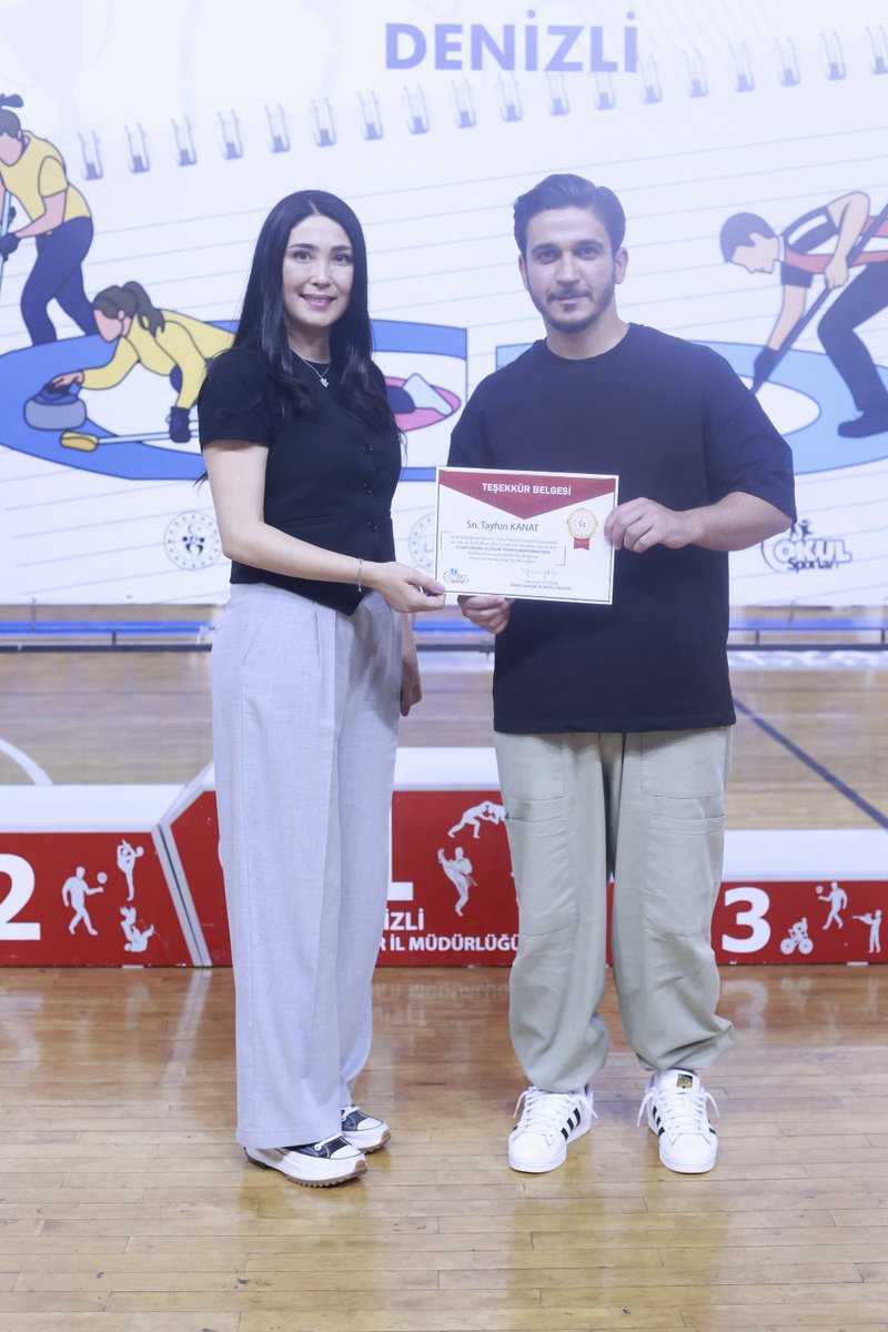 azize_hmmcoglu's tweet photo. 🏆 BÜYÜK BAŞARI!
Floor Curling Yıldızlar Türkiye Şampiyonası’nda okulumuz Yıldız Karma kategorisinde Türkiye ikincisi oldu!

Bu başarıda emeği geçen Beden Eğitimi Öğretmenimiz Tayfun KANAT’a ve sporcularımıza teşekkür ediyor başarılarının devamını diliyoruz! 🇹🇷 @M_A_Tiryakioglu https://t.co/wyNwr0cDxN