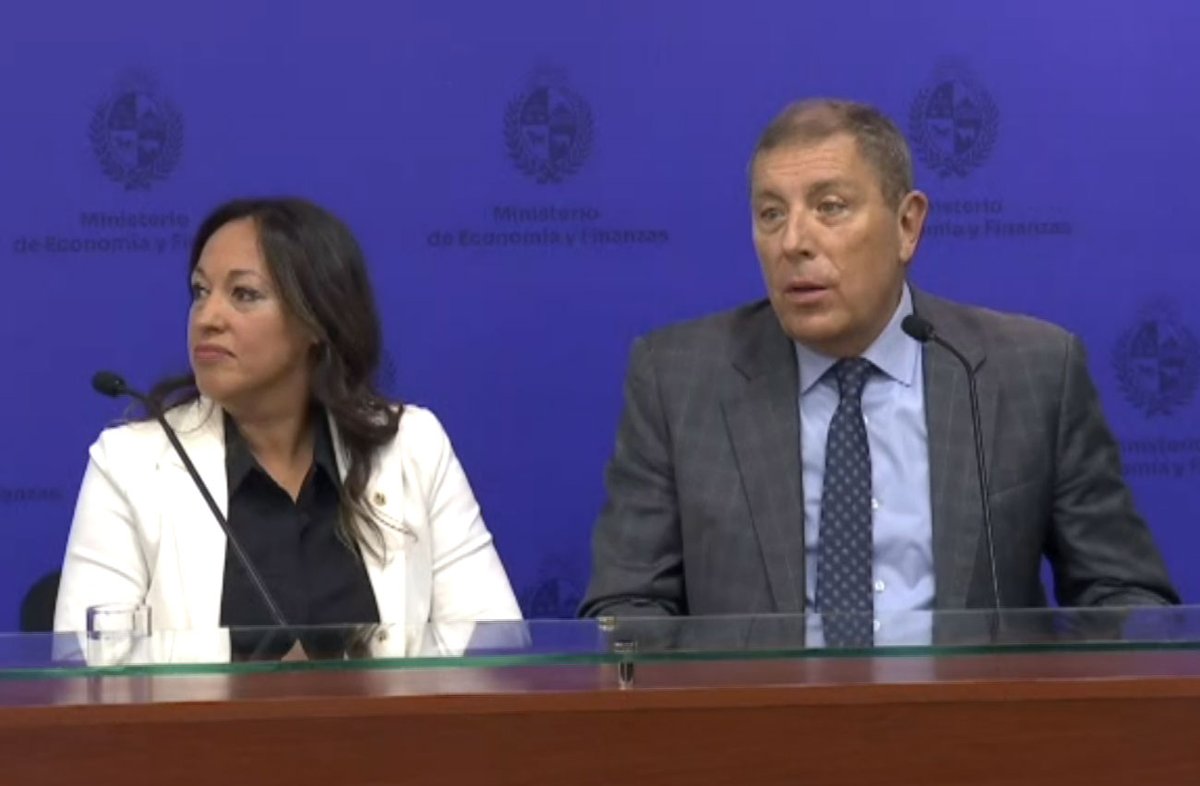 #AHORA l | La ministra de Industria Fernanda Cardona anuncia que en junio el precio del gasoil baja 2,39 pesos, mientras que las naftas bajan 0,07 pesos. El supergás se mantiene sin cambios. 
Los nuevos precios son: gasoil 47,03 pesos y nafta 78,47 pesos.
La fijación de precios