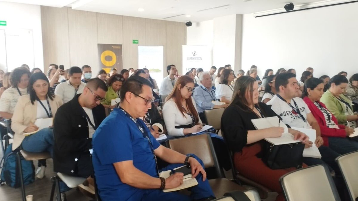 ¡Estamos muy felices en Medellín! Por eso te compartimos algunos de los momentos vividos en nuestro Curso Básico de Densitometría Ósea.
¡Tú también puedes ser parte de estos eventos! Sigue nuestras redes sociales y aprovecha todos los espacios que te ofrecemos.

#ACOMM #educación