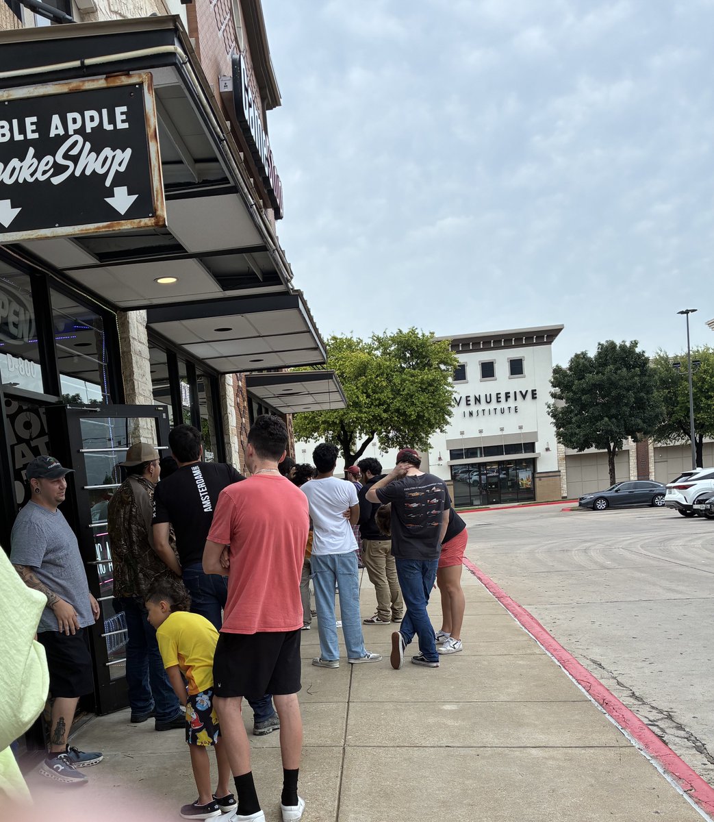 ABCrewInc's tweet image. lol went to GameStop @ 10am &amp;amp; already a line as heard people saying they waited since 12am. Only less than ten people got product. So many angry customers. Luckily I got a product no one wanted to get promos cards I wanted. I really just wanted to use my $5 credit lol #PokemonTCG