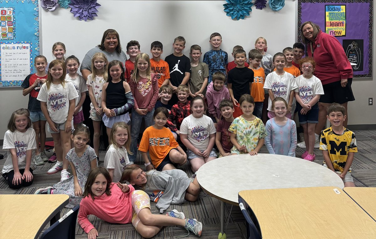 Step up Day is such a great tradition!! Today <a href="/MarieMarvelous/">Marie Mehring</a> and I met our new 3rd graders!  We love them already💜💜 <a href="/ayerelementary/">Ayer Elementary</a> <a href="/FHSchools/">FHSD</a>