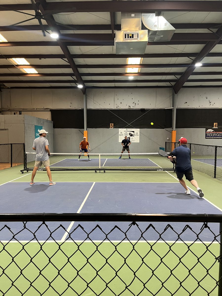 LeeAssociateHOU's tweet image. Pickleball, pints &amp;amp; partnerships! 🏓🍻 Huge thanks to @SPDConstruction for sponsoring an awesome night at Pickleball Social! Cold drinks, great convos &amp;amp; competitive matches 👏 Big congrats to our champs: Bill Insull, Felipe Rodriguez, Chase Taylor &amp;amp; Jon Herbster! 🏆 #HoustonCRE