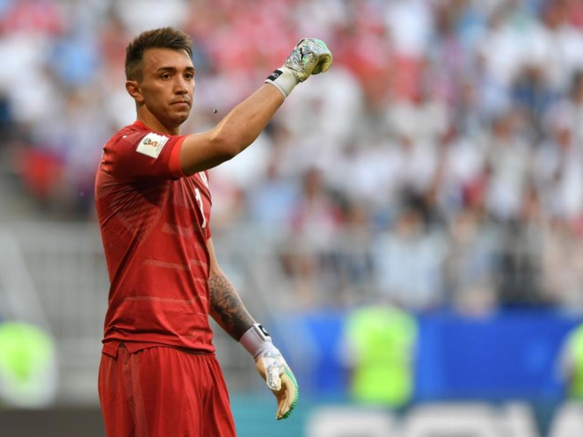 🟡⚫️ Peñarol y Fernando Muslera acercan su vinculo. Hoy juega su ultimo partido en Galatasaray. 

➡️ Se ultiman detalles en lo economico y en lo contractual. Hoy es lo más cercano a concetarse y su llegada ahora si es real.