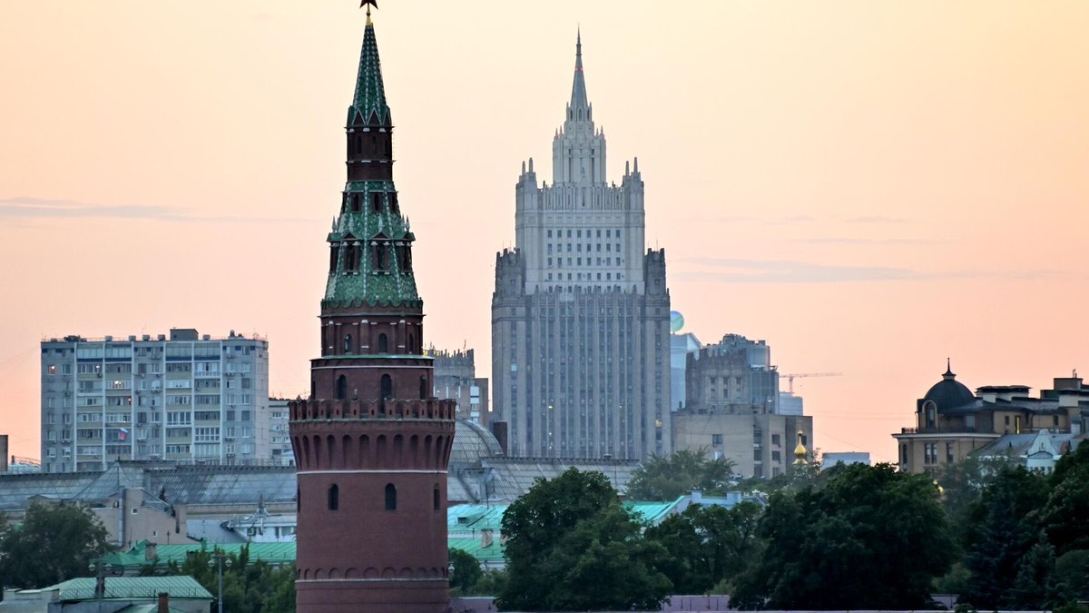 deolhonofront's tweet photo. 🇷🇺🇺🇦| A delegação de negociadores #russos partiu para #Istambul e estará pronta na manhã da segunda-feira (2) para a segunda rodada de negociações com #Kiev, informou Kremlin nessa sexta-feira (30). https://t.co/EqvT9G6Ln0