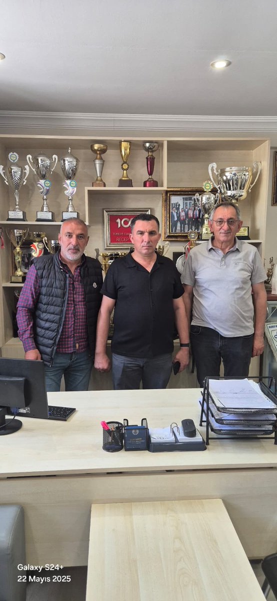 receplac41's tweet photo. Suriye El Bab belediye başkanımız sn Mustafa Osman bey ve Faz Döküm yönetim kurulu başkanımız sn Adnan Sak bey ile Belediye başkanımız sn Ramazan Ömeroğlu beyi ve Başkan yardımcımız sn Fazıl Polat beyi ziyaret ettik 
akabinde İNTEK STEEL kaynak teknolojileri yeğenim sn Murat ziya https://t.co/xEXcmMKptE