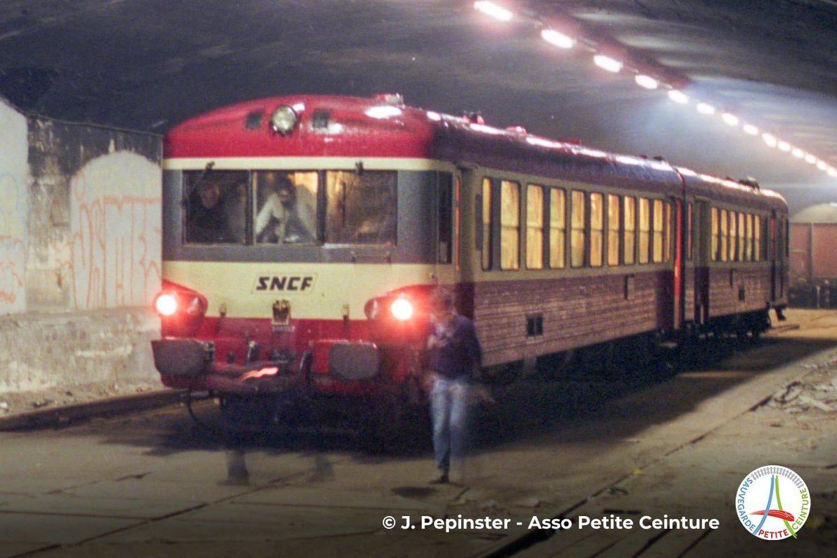 C'est à la gare frigo de Bercy (de son vrai nom "Rapée-Inférieure" !) que nous emmène l'archive de la semaine ! Pour tout savoir sur cette gare unique en son genre, c'est par ici 👇
aspcrf.org/frigo 
Crédit photo : J. Pepinster, tous droits réservés