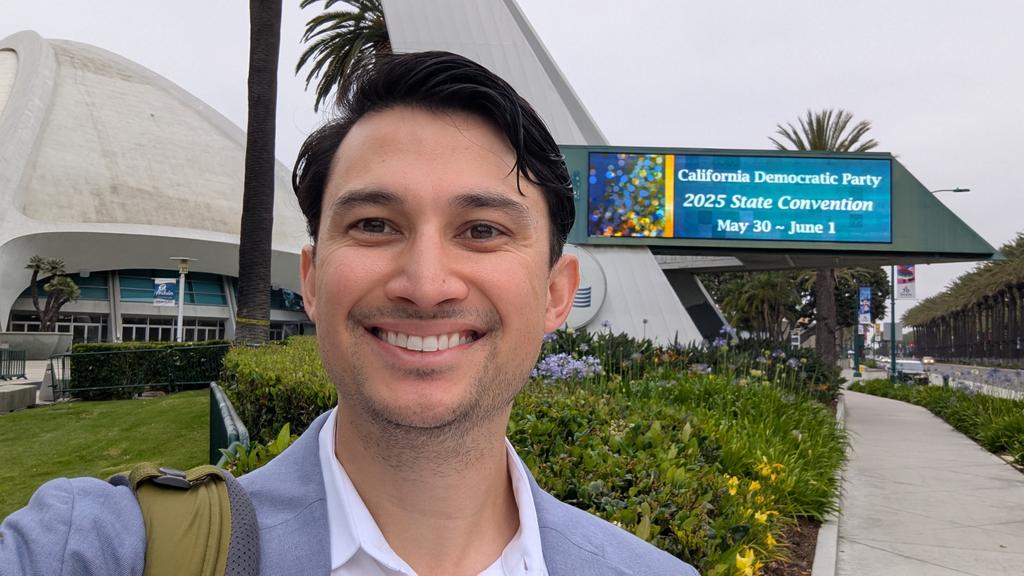 VoteMasuda's tweet photo. I'm at the #CADEM Convention in (not-so-sunny-right-now) Anaheim, CA!
The California Democrats host the convention to elect new party leadership every 4 years (a real "who's who" ya know?). More coming soon!
#votemasuda #CA05
(But no Disneyland for me 🥲) https://t.co/lQeRh5sex7