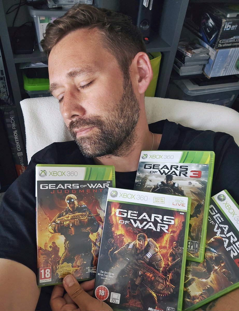 Gears_Intel's tweet photo. When it's the weekend and I can finally hang out with all my friends. #GearsofWar https://t.co/wZ9ib0p1sC