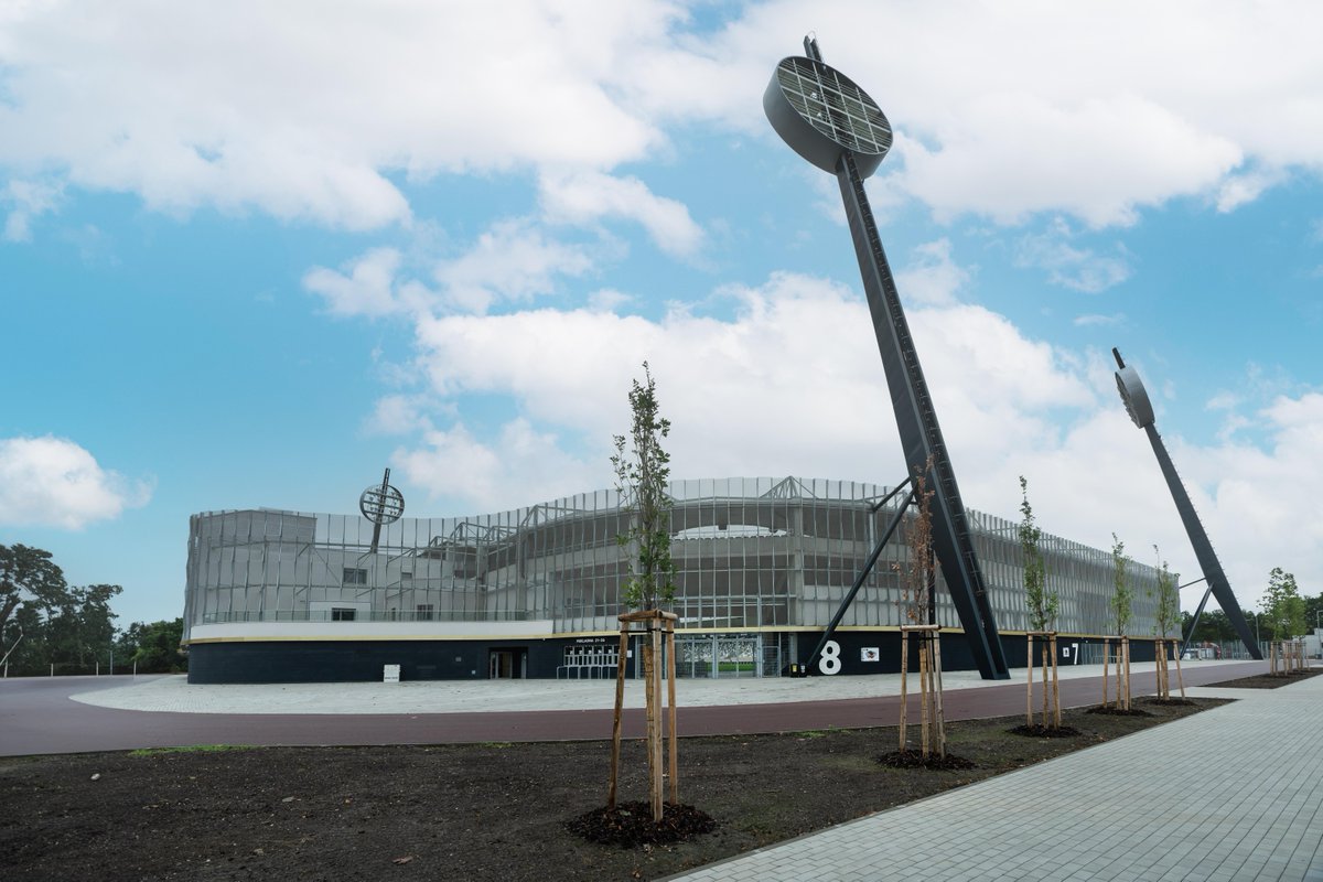 These aren't just pretty 'lollipop lights': Our #tech runs everything from pitch heating to smart lighting at Malesovice Arena, making Czech #football nights shine ⚽