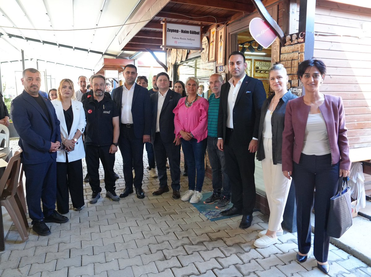 Emrah Kozay (@emrahkozay01) on Twitter photo SODEM Yönetim Kurulu olarak Hatay Defne’deki ikinci durağımız Kültür Sanat Çarşısı oldu. SODEM ve Kadıköy Belediye Başkanımız <a href="/mesutkosedagi/">Mesut Kösedağı</a> ile Hatay Defne Belediye Başkanımız <a href="/ozgunhalil_/">Halil ibrahim Özgün</a> ile birlikte esnafımızın ve vatandaşlarımızın yaşadığı sorunları ve çözüm önerilerini SODEM Yönetim Kurulu olarak Hatay Defne’deki ikinci durağımız Kültür Sanat Çarşısı oldu. SODEM ve Kadıköy Belediye Başkanımız <a href="/mesutkosedagi/">Mesut Kösedağı</a> ile Hatay Defne Belediye Başkanımız <a href="/ozgunhalil_/">Halil ibrahim Özgün</a> ile birlikte esnafımızın ve vatandaşlarımızın yaşadığı sorunları ve çözüm önerilerini
