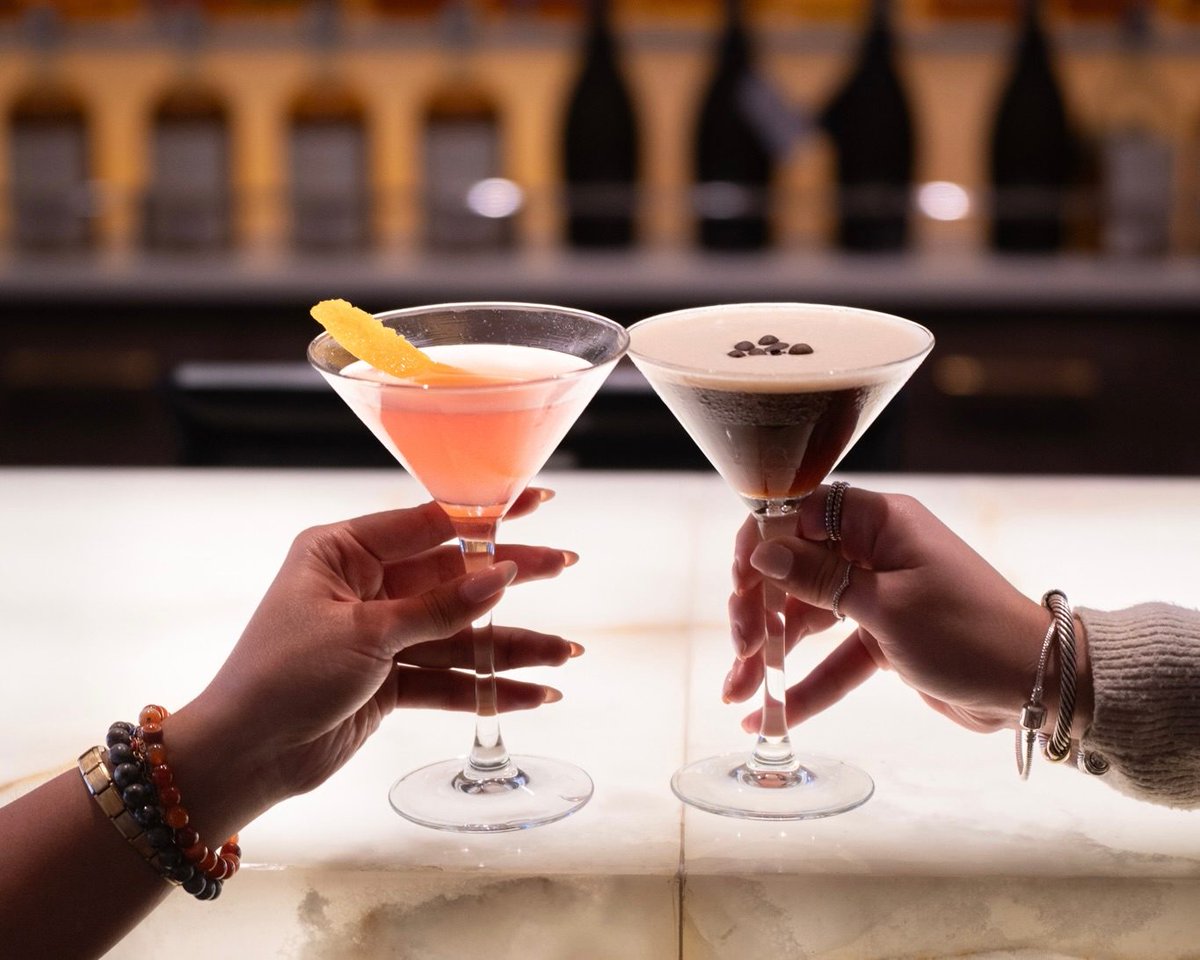 Team cosmo or espresso martini? 🍸#CruiseNorwegian