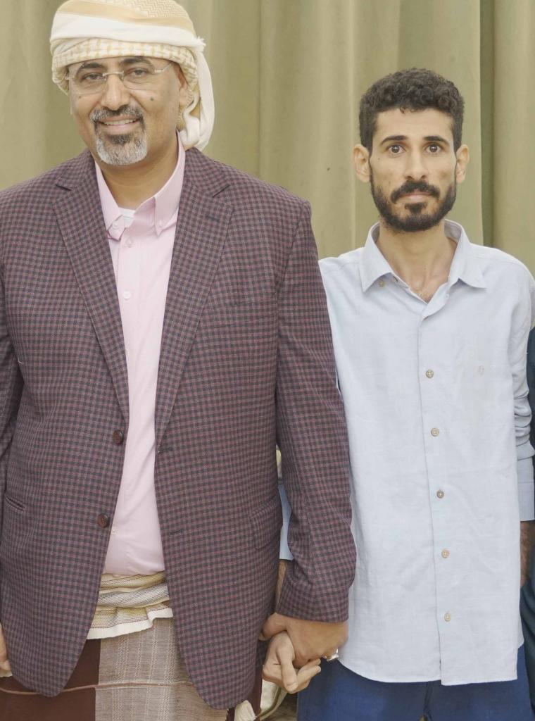 كل ما كتبت عن الرئيس عيدروس الزبيدي ، يهاجمنا البعض وباعذار غير منطقية ، معتقدين بأن ذلك الهجوم سوف يكسر تمسكنا بالزبيدي ، يعيشون في الوهم وسيظلوا سراب .

أما نحن ف كلنا عيدروس ، من يتفق معي .