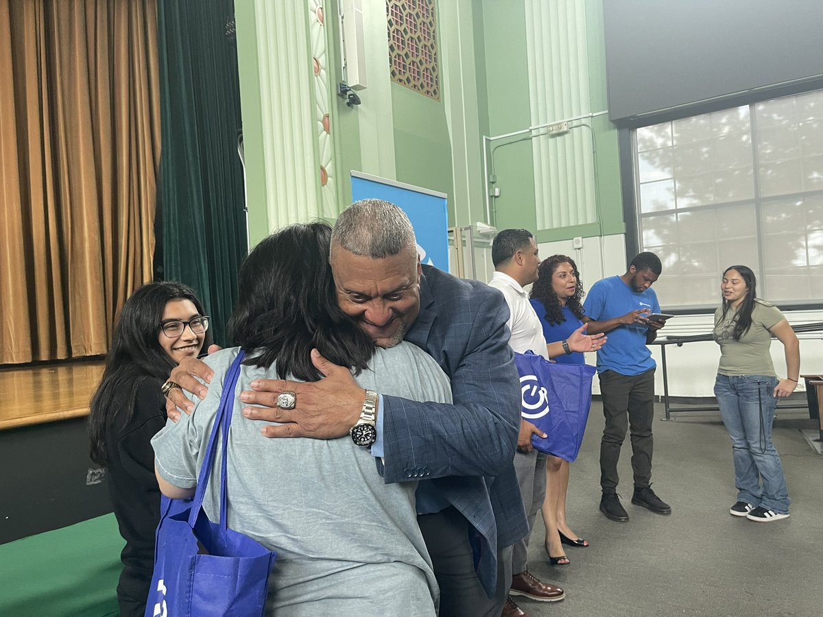 TMak (@tmakrivera) on Twitter photo Thank you <a href="/JMartinez4Hou/">Joaquin Martinez</a> for joining <a href="/ATT/">AT&T</a> and <a href="/compudopt/">Compudopt</a> with the graduating class from <a href="/AustinMustangs/">AustinMustangsHISD</a>. Congratulations and best wishes! Thank you <a href="/JMartinez4Hou/">Joaquin Martinez</a> for joining <a href="/ATT/">AT&T</a> and <a href="/compudopt/">Compudopt</a> with the graduating class from <a href="/AustinMustangs/">AustinMustangsHISD</a>. Congratulations and best wishes!