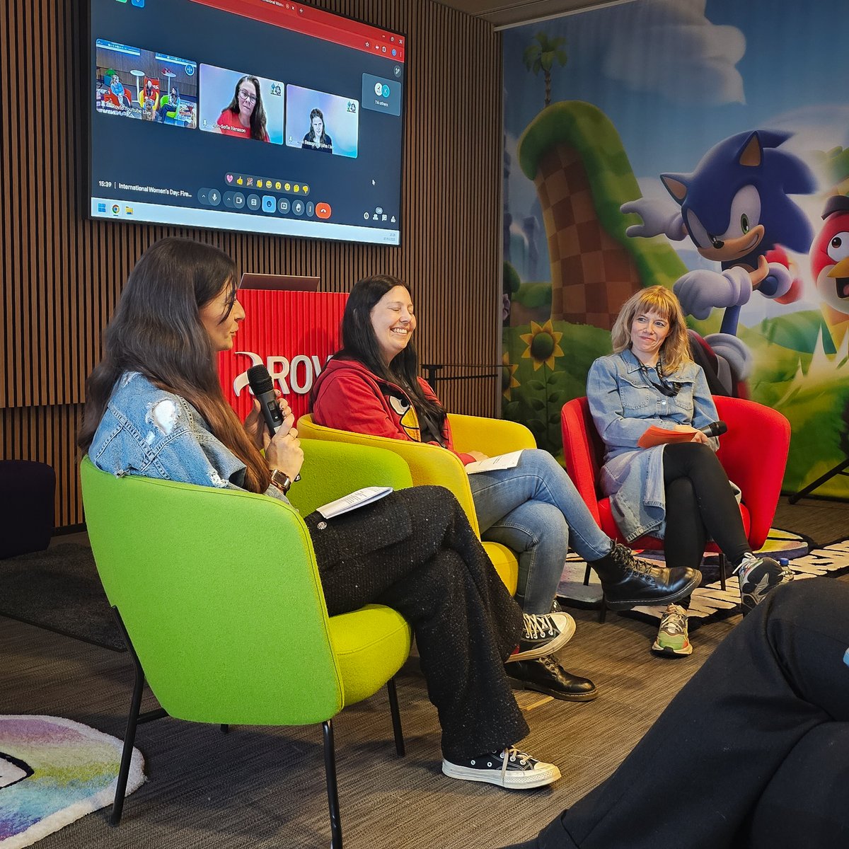 📈 💭 Numbers don’t talk, people do. That’s why sharing our experiences is essential. 

Catch some highlights from our fireside chat with four women from our studios around the world as they reflect on their journeys in tech and gaming. rov.io/mbsx47 🎙️💡