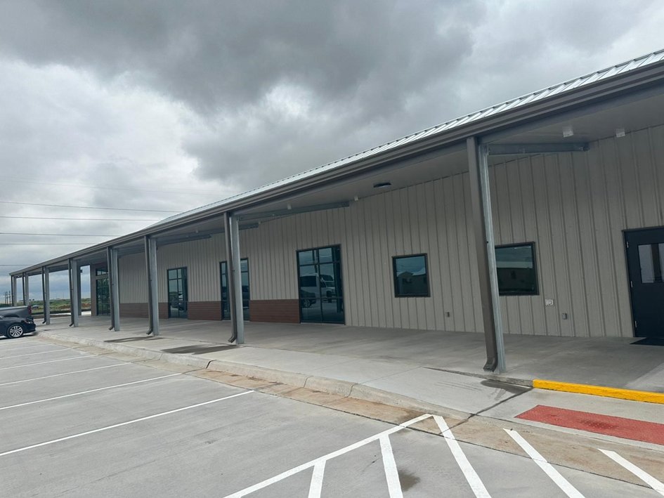 FransBakker9812's tweet image. $IREN A West Texas Road Trip 🧵
On Monday, I had the privilege of visiting @IREN_Ltd's two sites in Texas. After an 18-hour flight and a 3.5-hour drive, we arrived in Childress—just in time to hop on the Sky Limousine and tour the nearly deserted data center campus.
Since it was…