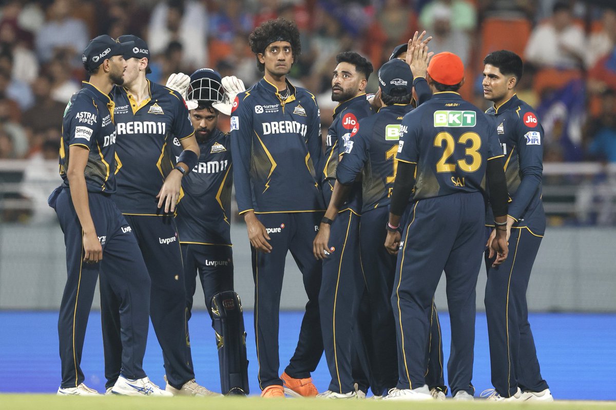 Funny_video_07's tweet photo. Mumbai Indians fans cannot leave without liking ❤️ this post and Gujarat Titans fans should RT 🔁 this,

FINALS "RCB vs MI" 🤘🤘

#GTvsMI #MIvsGT https://t.co/f94q99U4ux