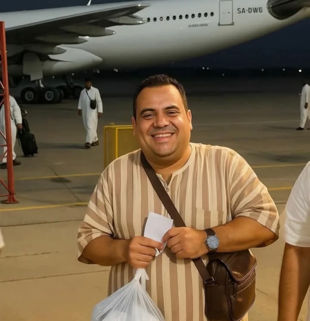 A young Libyan man named Amer faced unexpected delays at the airport while en route to Ḥajj, due to a security issue linked to his name. While security officers worked to resolve the matter, the other pilgrims boarded the plane, and the doors were closed. Though Amer’s issue was