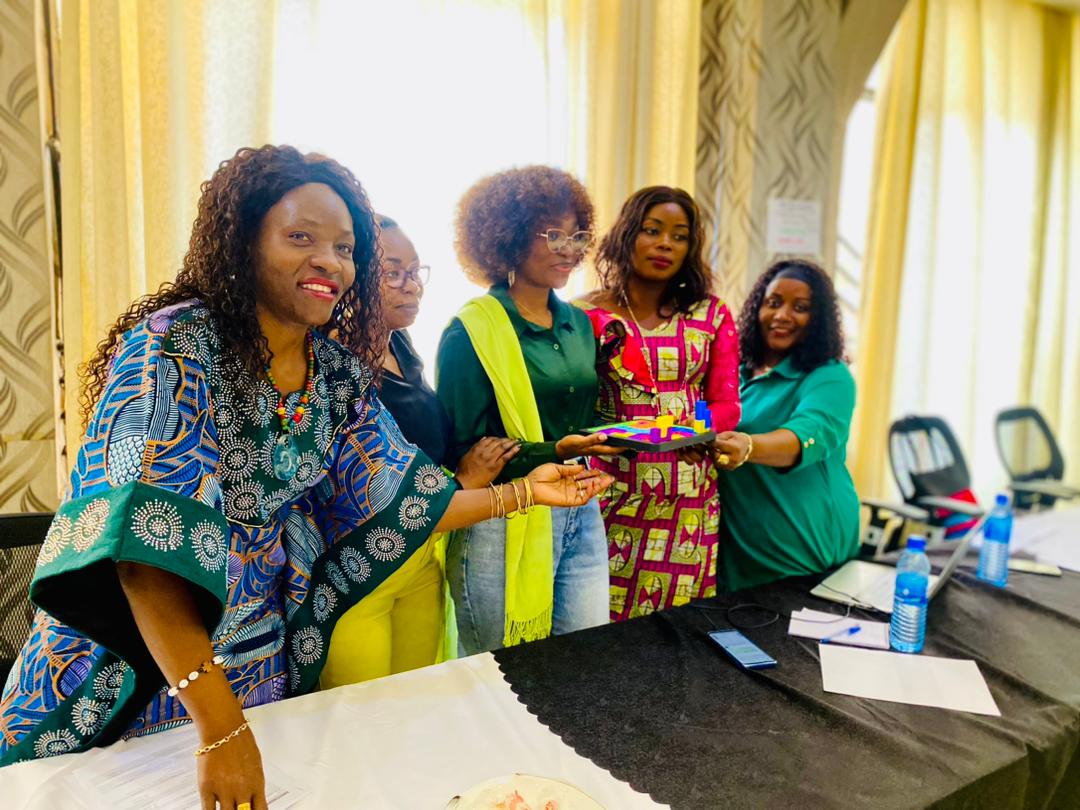 La Prunelle RDC asbl (@prunellerdcasbl) on Twitter photo 🚨 Du 27 au 29 mai, <a href="/prunellerdcasbl/">La Prunelle RDC asbl</a> <a href="/laprunellerdc/">LAPRUNELLERDC.CD</a> a participé à une formation de <a href="/KvinnaKvinnaINT/">Kvinna till Kvinna International</a> à #Bukavu sur le leadership féministe et le plaidoyer.
Un espace riche en apprentissages, échanges et engagement pour l’égalité ! 💪🏾🌍 #LeadershipFéministe #Plaidoyer #RDC
🟣 Le 🚨 Du 27 au 29 mai, <a href="/prunellerdcasbl/">La Prunelle RDC asbl</a> <a href="/laprunellerdc/">LAPRUNELLERDC.CD</a> a participé à une formation de <a href="/KvinnaKvinnaINT/">Kvinna till Kvinna International</a> à #Bukavu sur le leadership féministe et le plaidoyer.
Un espace riche en apprentissages, échanges et engagement pour l’égalité ! 💪🏾🌍 #LeadershipFéministe #Plaidoyer #RDC
🟣 Le