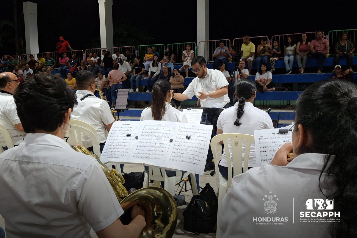 SECAPPH's tweet photo. #EspacioArtístico | ¡Llevamos el 𝗮𝗿𝘁𝗲 a todas partes! 🎶

Nuestra Banda de los Supremos Poderes, realizó un concierto de música popular en el municipio de Jesús de Otoro, Intibucá, en el marco de una feria de la salud 🎶

¡Desde la SECAPPH, seguimos promoviendo el arte! 🙌

#SECAPPH #BandadelosSupremosPoderes #Artes #Música #Conciertos