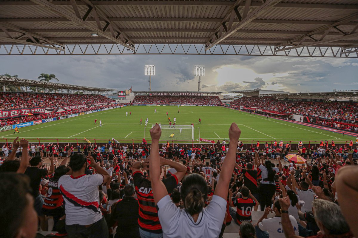 AdsonBatista's tweet photo. Em mais de 20 anos sempre fizemos grandes clássicos! A máxima que vale é que não tem favorito em um jogo deste tamanho. Acredito no time do Atlético e temos qualidade para fazer uma grande partida. O Atlético será um time competitivo, como deve ser. Respeitamos nosso rival, mas é preciso ter confiança para voltarmos a vencer!

Estaremos em nossa casa com 100% da torcida rubro-negra. O apoio será fundamental para fazermos um grande jogo. ACREDITE! Todos os atleticanos devem comparecer e apoiar os 90 minutos. Juntos pela vitória!