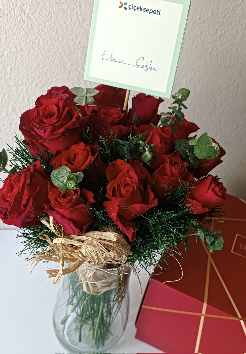 Bir çiçekten ( <a href="/theballta/">🌙</a> )alınacak en güzel şey de kendi gibi güzel çiçekleri almak  ve kokladıkça o güzelliği yanımda hissetmek ✨
İyi ki varsın çiçeğim 🤍