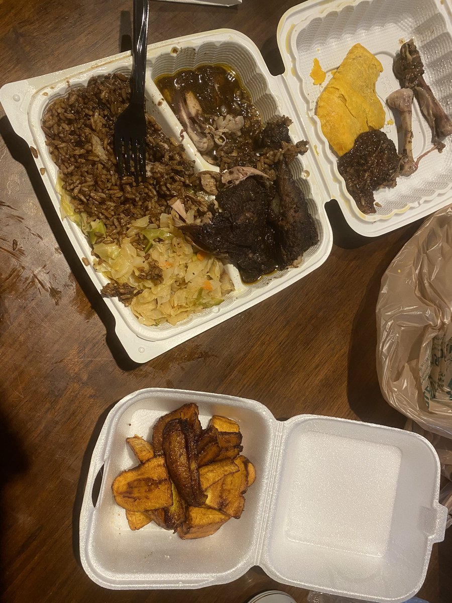 caseylhammack's tweet photo. #WHEats jerk chicken, dirty rice with cabbage, plantains and a beef patty from this local jamaican shop. clearly mid https://t.co/PGn7qa0sA6