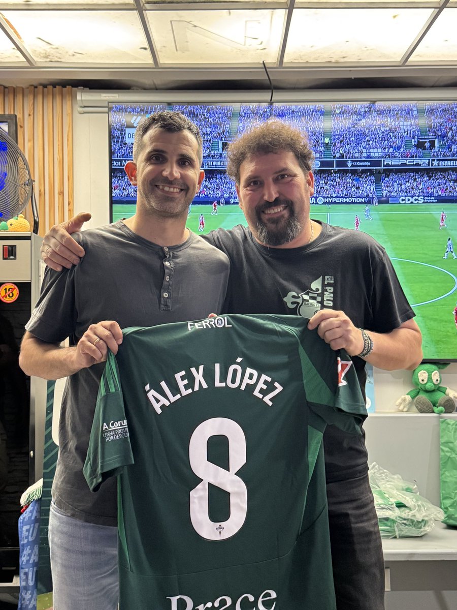 Como cada ano, a <a href="/prpalogallinero/">Peña El palo del gallinero</a> quixo rematar a tempada homenaxeando a unha das figuras do noso clube. Nesta ocasión, que mellor que  ensalzar ao noso capitán, Alex López. 

Gracias a uns e outros por facer racinguismo do bo.

#ADNracinguista