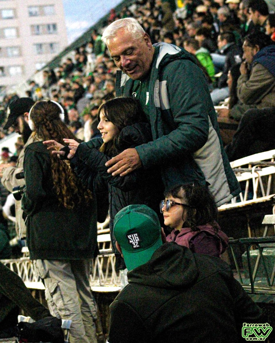 Disfrútalo mucho, nena. Es el mejor recuerdo de tu vida. 💚